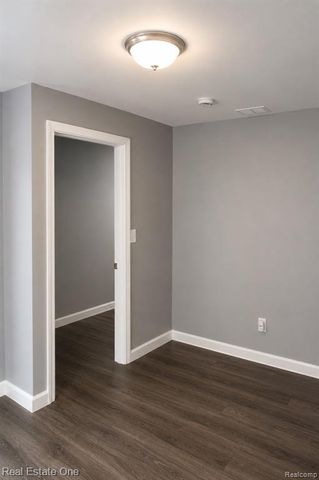18475 Hazelwood Street, Roseville, MI 48066