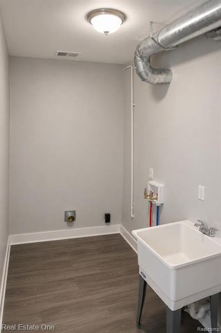 18475 Hazelwood Street, Roseville, MI 48066