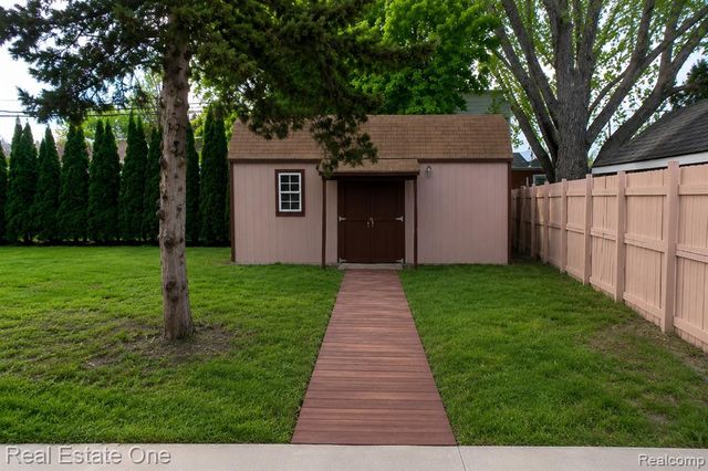 18475 Hazelwood Street, Roseville, MI 48066