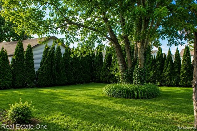 18475 Hazelwood Street, Roseville, MI 48066