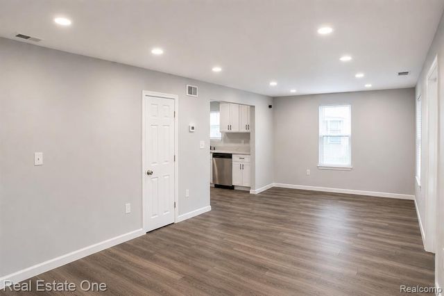 18475 Hazelwood Street, Roseville, MI 48066