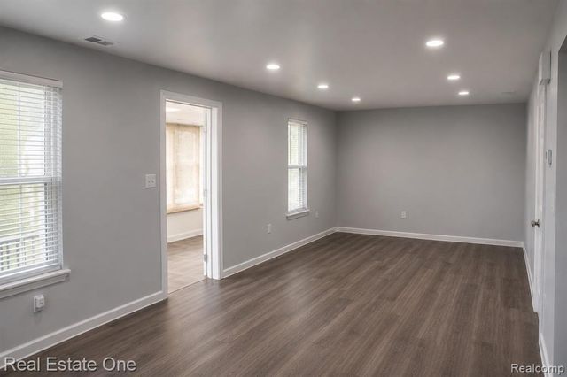18475 Hazelwood Street, Roseville, MI 48066