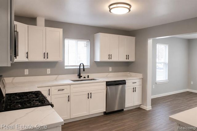 18475 Hazelwood Street, Roseville, MI 48066