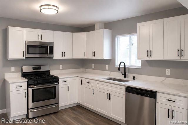 18475 Hazelwood Street, Roseville, MI 48066