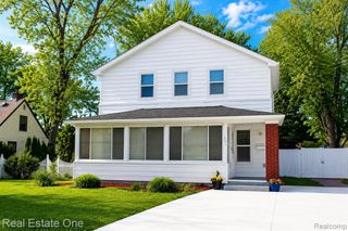 18475 Hazelwood Street, Roseville, MI 48066
