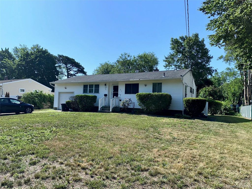 617 Freeman Avenue, Brentwood, NY 11717