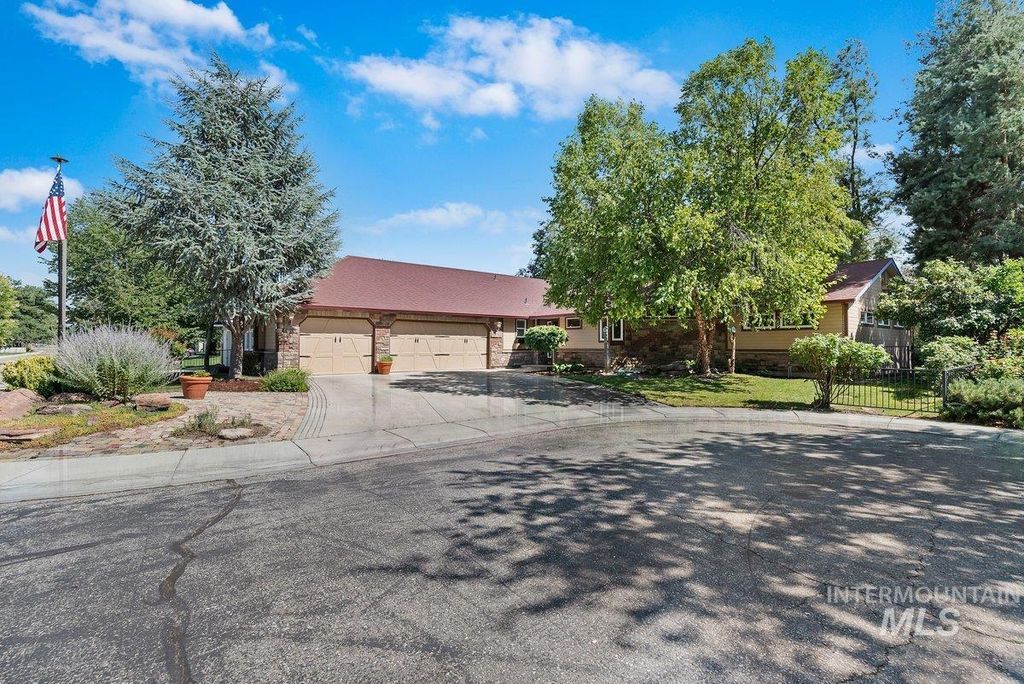 11937 W Driftwood Court, Boise, ID 83713 photo 2