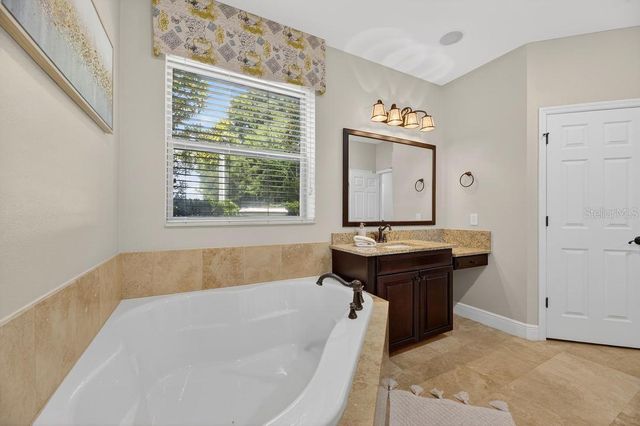 1823 BELLA CASA COURT, Tampa, FL 33618