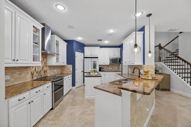 1823 BELLA CASA COURT, Tampa, FL 33618
