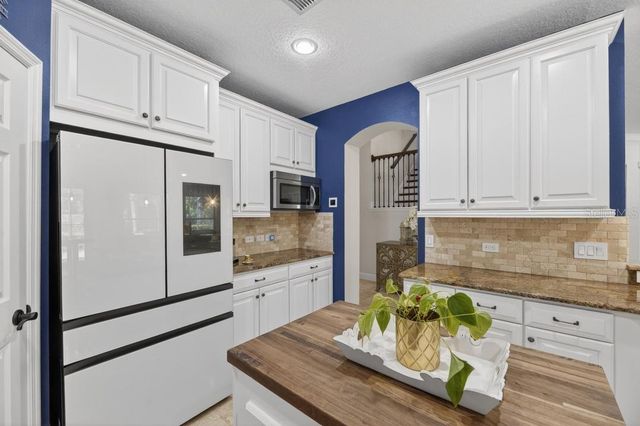 1823 BELLA CASA COURT, Tampa, FL 33618