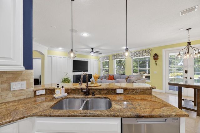 1823 BELLA CASA COURT, Tampa, FL 33618