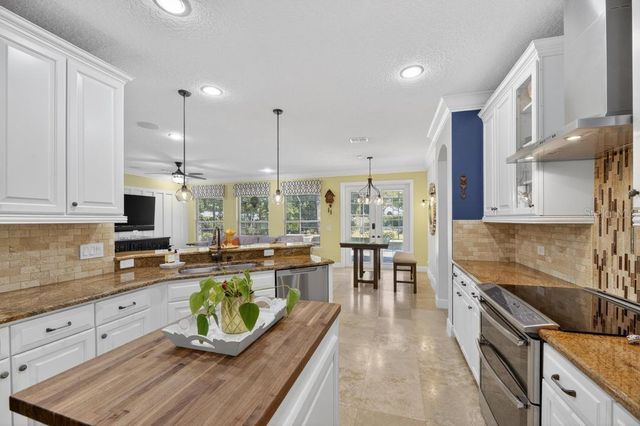 1823 BELLA CASA COURT, Tampa, FL 33618