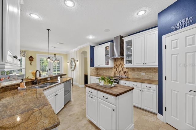 1823 BELLA CASA COURT, Tampa, FL 33618