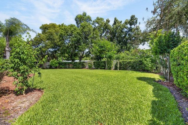 1823 BELLA CASA COURT, Tampa, FL 33618