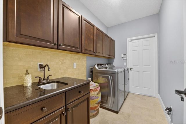 1823 BELLA CASA COURT, Tampa, FL 33618