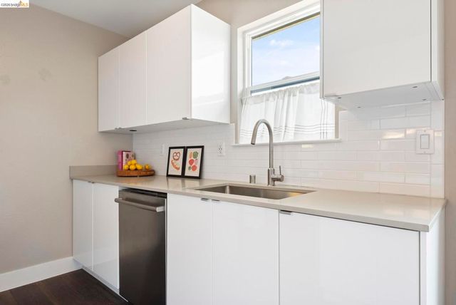 122 Lakeshore Ct, Richmond, CA 94804