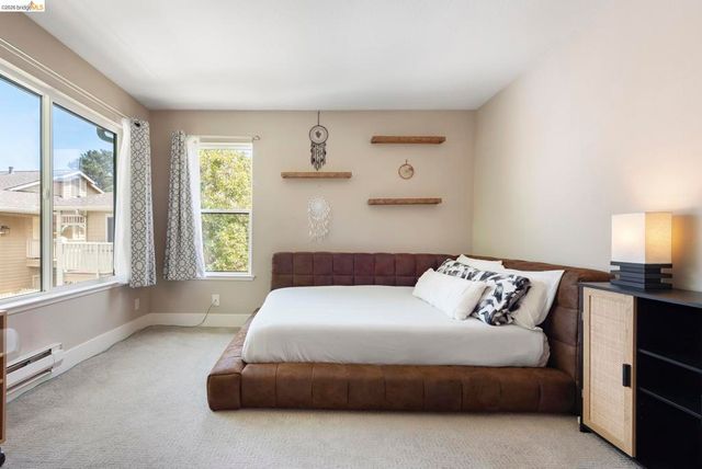 122 Lakeshore Ct, Richmond, CA 94804