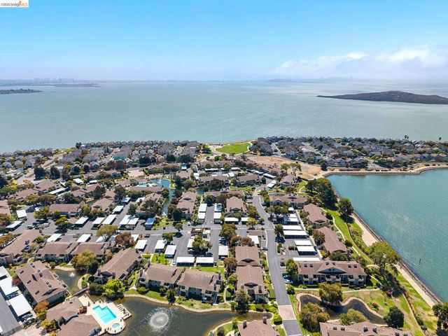 122 Lakeshore Ct, Richmond, CA 94804