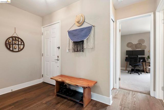 122 Lakeshore Ct, Richmond, CA 94804
