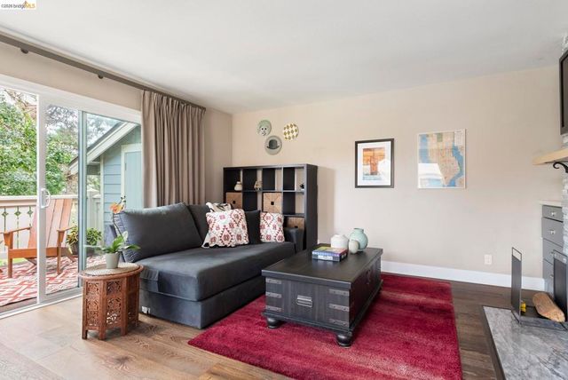 122 Lakeshore Ct, Richmond, CA 94804