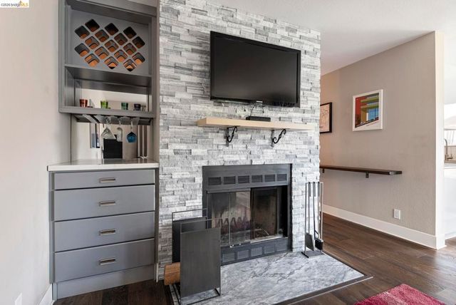 122 Lakeshore Ct, Richmond, CA 94804
