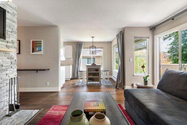 122 Lakeshore Ct, Richmond, CA 94804