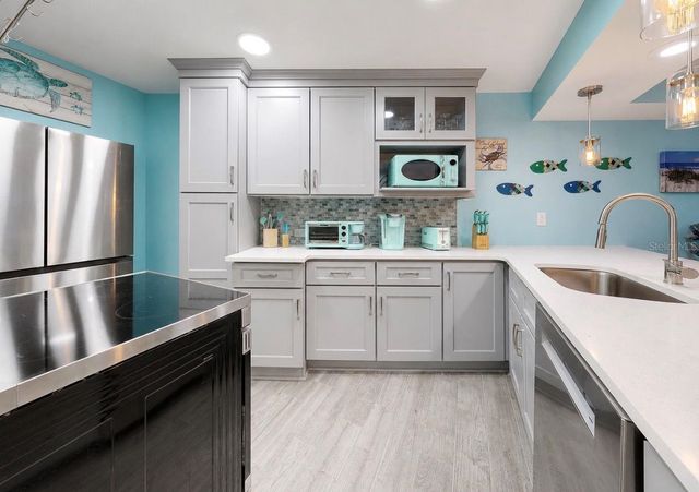 205 DOLPHIN POINT 4, Clearwater Beach, FL 33767