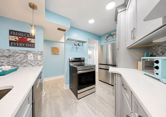205 DOLPHIN POINT 4, Clearwater Beach, FL 33767
