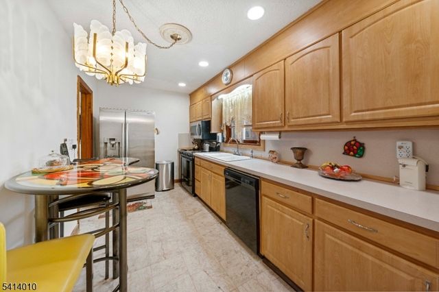 505 Saint Marks St 2, Linden City, NJ 07036