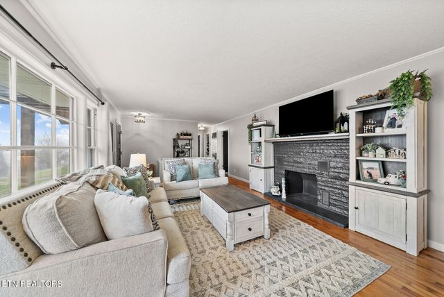 448 Woolsey Rd, Harriman, TN 37748