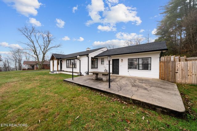448 Woolsey Rd, Harriman, TN 37748