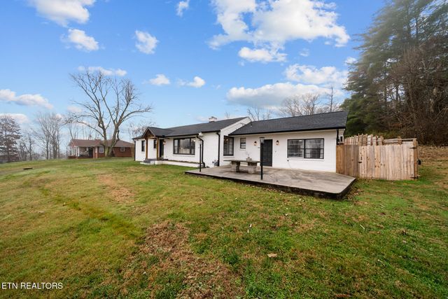 448 Woolsey Rd, Harriman, TN 37748