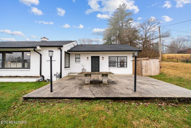 448 Woolsey Rd, Harriman, TN 37748