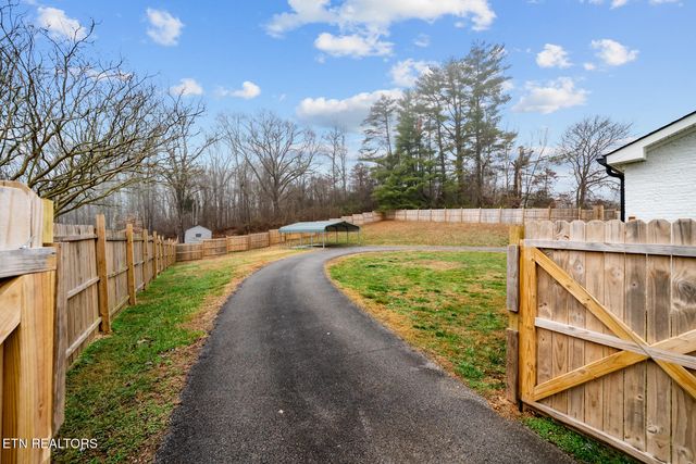 448 Woolsey Rd, Harriman, TN 37748
