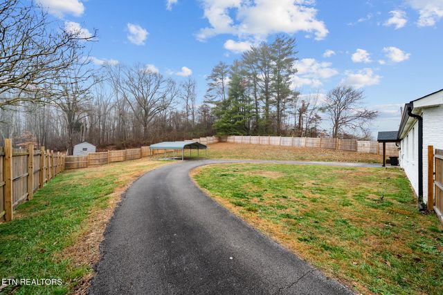 448 Woolsey Rd, Harriman, TN 37748