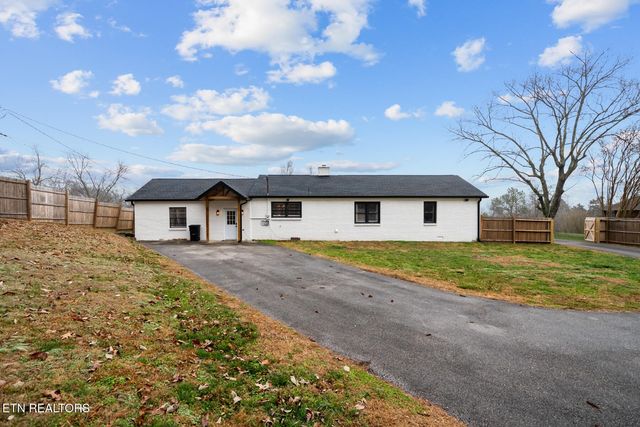 448 Woolsey Rd, Harriman, TN 37748