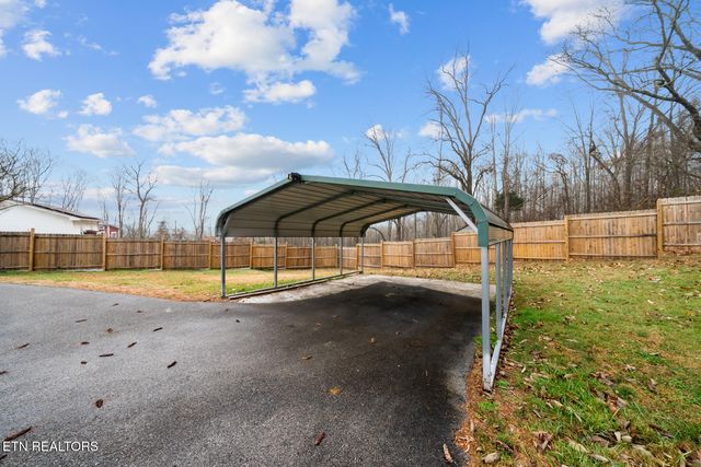 448 Woolsey Rd, Harriman, TN 37748