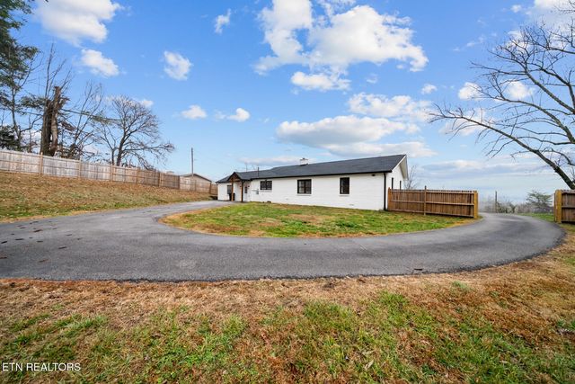 448 Woolsey Rd, Harriman, TN 37748