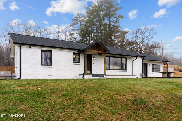 448 Woolsey Rd, Harriman, TN 37748