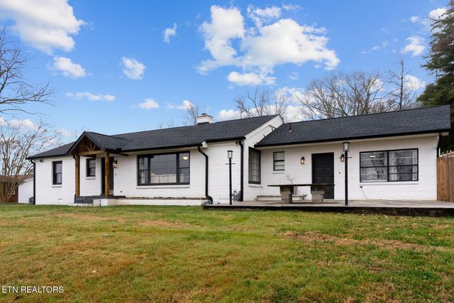 448 Woolsey Rd, Harriman, TN 37748