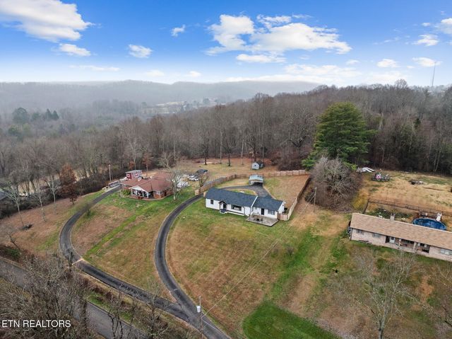 448 Woolsey Rd, Harriman, TN 37748