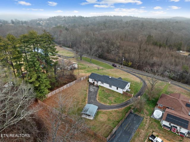 448 Woolsey Rd, Harriman, TN 37748
