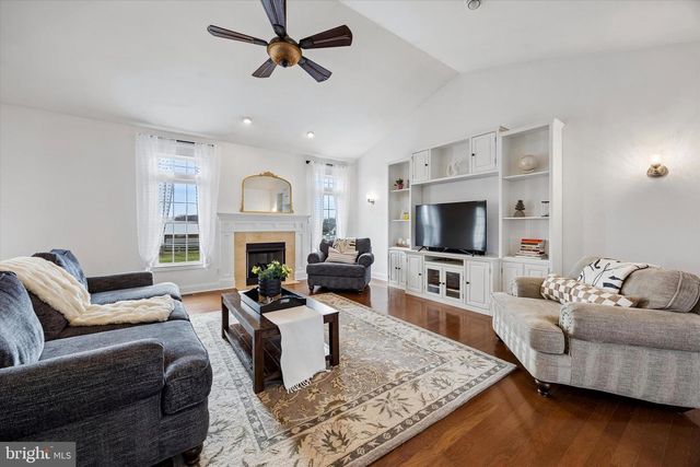 706 KINGS HWY, Mannington, NJ 08079