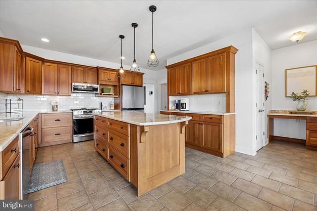 706 KINGS HWY, Mannington, NJ 08079