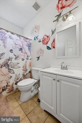 706 KINGS HWY, Mannington, NJ 08079