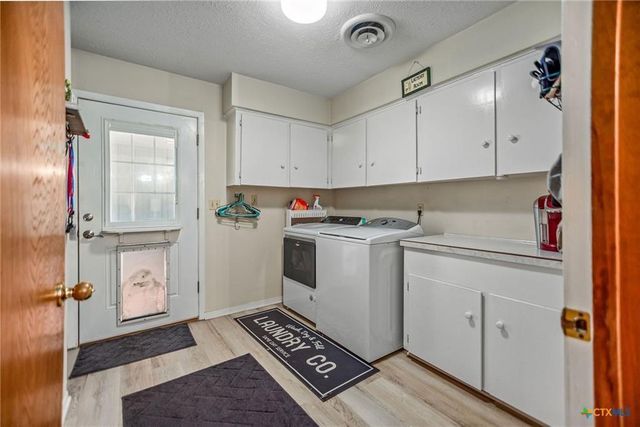 300 Green Avenue, Palacios, TX 77465
