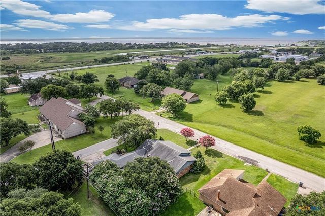 300 Green Avenue, Palacios, TX 77465