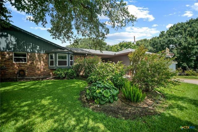 300 Green Avenue, Palacios, TX 77465