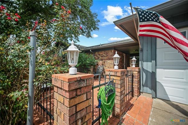 300 Green Avenue, Palacios, TX 77465
