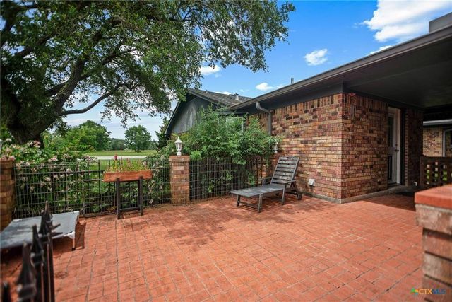 300 Green Avenue, Palacios, TX 77465